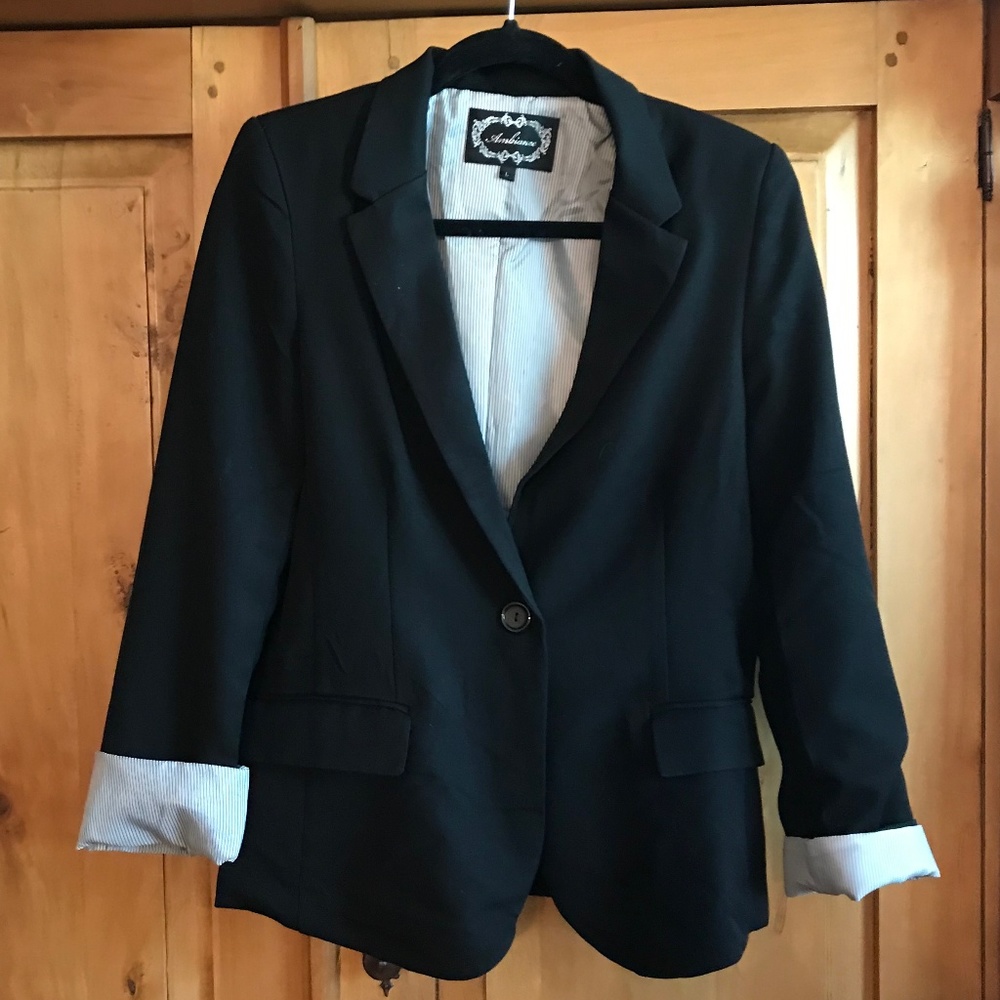 LIKE NEW Ambiance Padded Blazer w/ Striped Lining